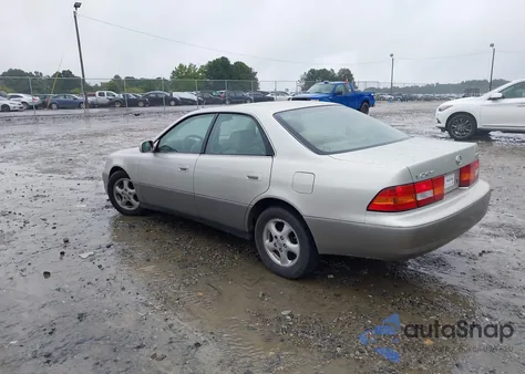 1998 Lexus Es 300 from USA, damaged, VIN JT8BF28G4W5022663